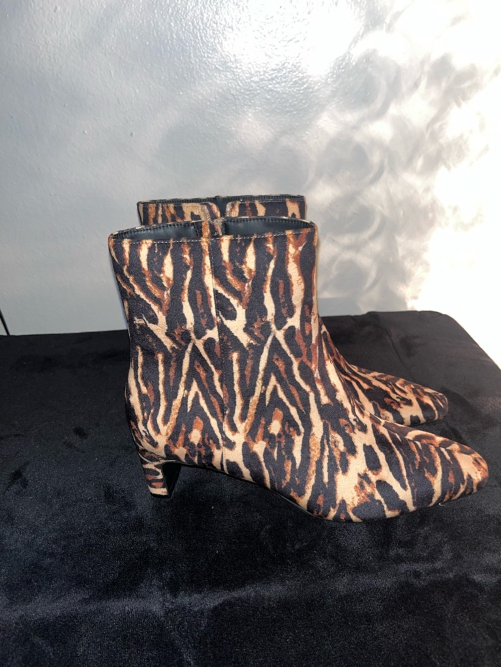 Women’s Leopard-Pattern Ankle Booties in Brown/Black